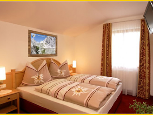 Hotel-Pension-Appartements Ötzmooshof